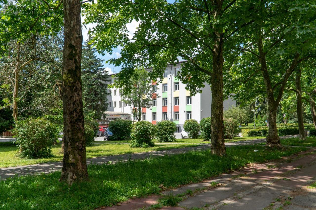 Dijaski Dom Bezigrad Ljubljana Hostel Buitenkant foto