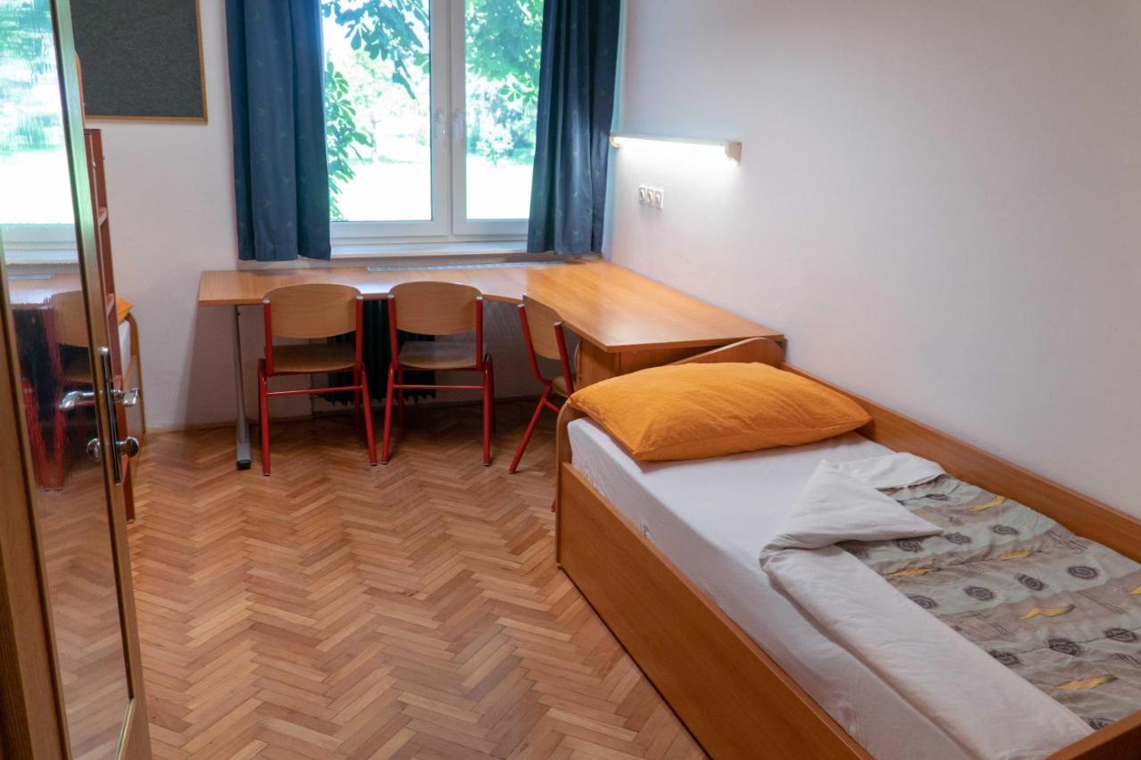 Dijaski Dom Bezigrad Ljubljana Hostel Buitenkant foto