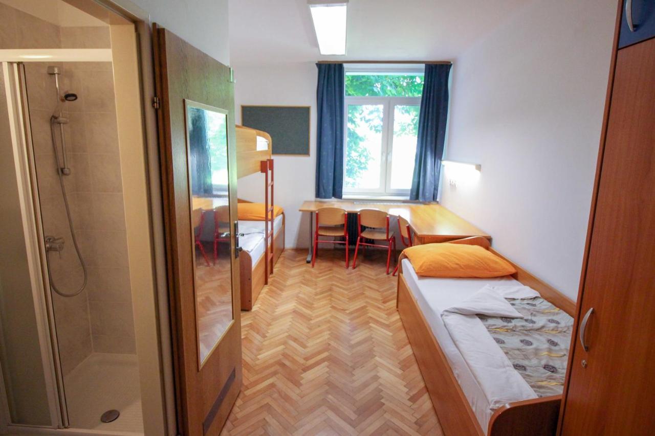 Dijaski Dom Bezigrad Ljubljana Hostel Buitenkant foto