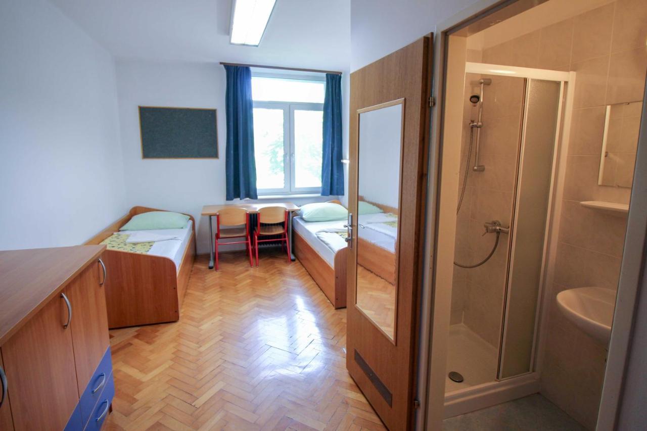 Dijaski Dom Bezigrad Ljubljana Hostel Buitenkant foto