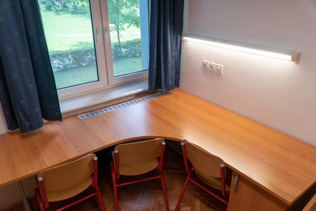 Dijaski Dom Bezigrad Ljubljana Hostel Buitenkant foto