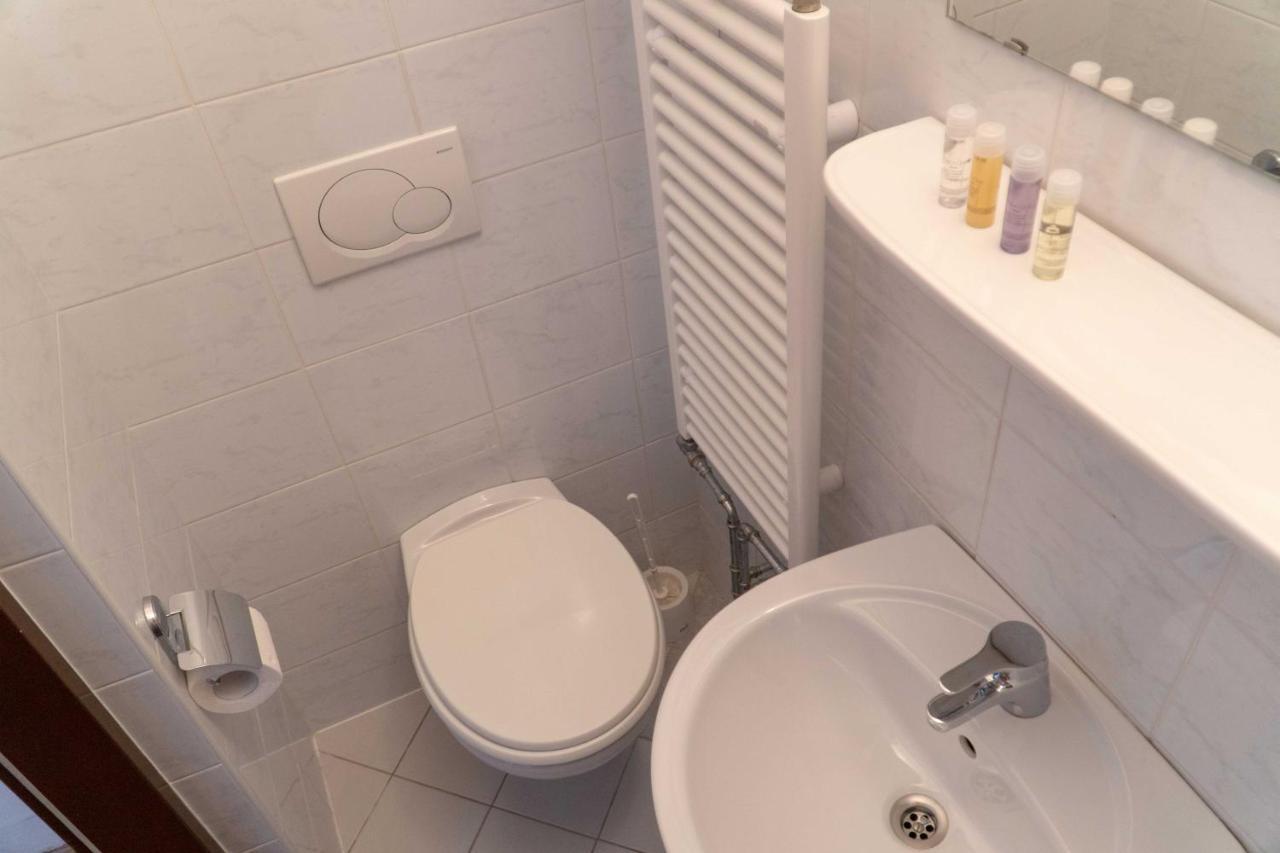 Dijaski Dom Bezigrad Ljubljana Hostel Buitenkant foto