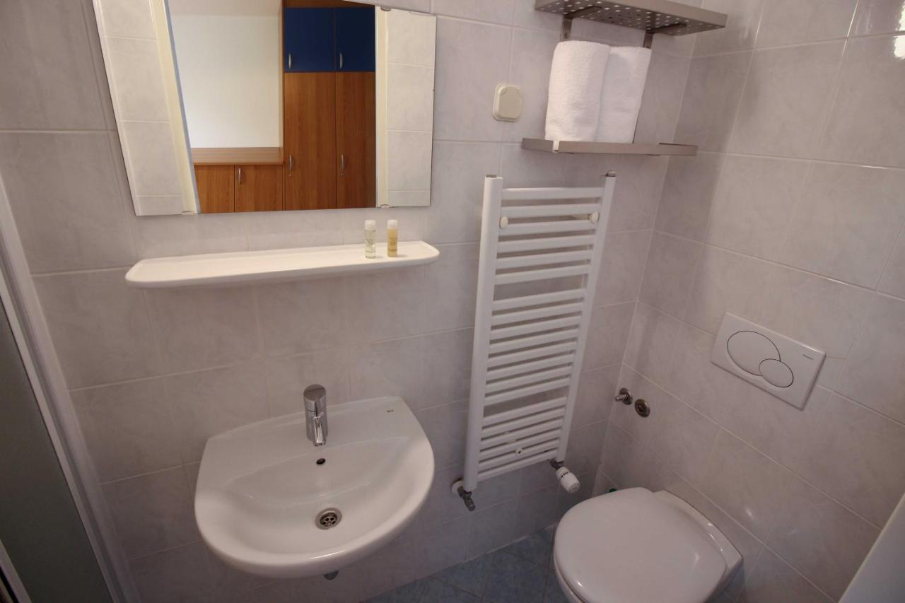 Dijaski Dom Bezigrad Ljubljana Hostel Buitenkant foto