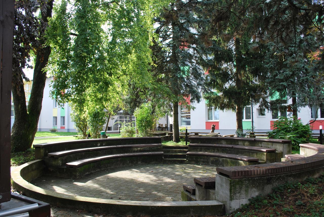 Dijaski Dom Bezigrad Ljubljana Hostel Buitenkant foto